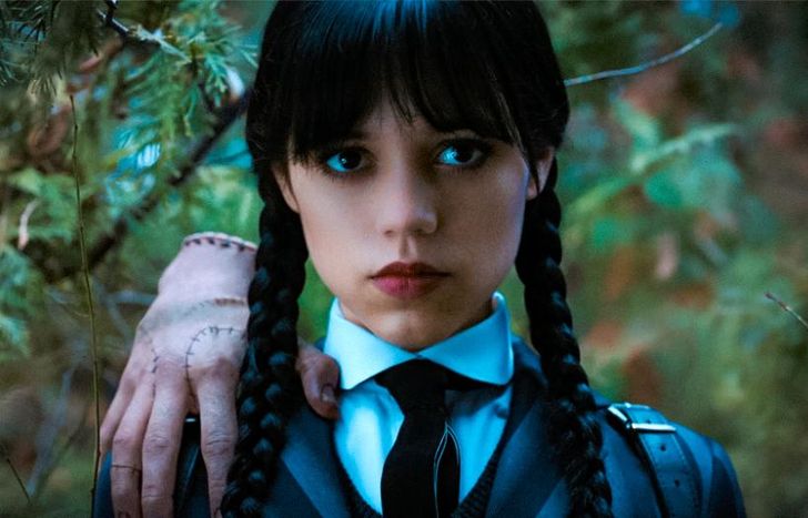 Se viene la segunda temporada de Merlina en Netflix.