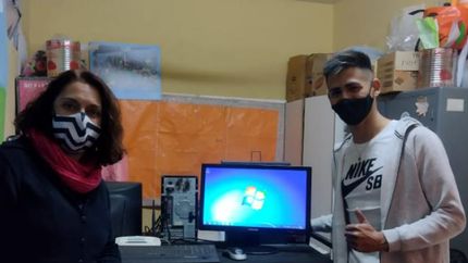 Huergo, de visita en un colegio. Un gesto para aplaudir e imitar.