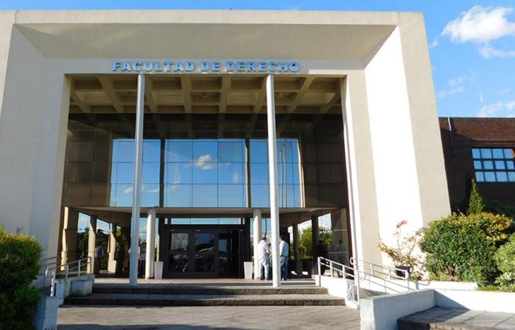 En la facultad de derecho.