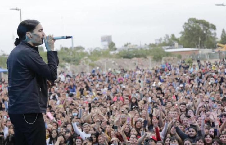Daniel Agostini cantará sus clásicos de cumbia en Centenario.