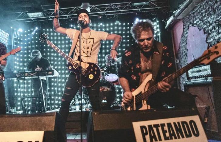 Cinco Tatuajes, nominada a mejor banda del año.