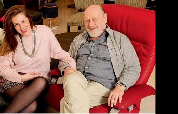 “NO DEBEMOS HABLAR DE LES LUTHIERS EN PASADO”, DIJO.