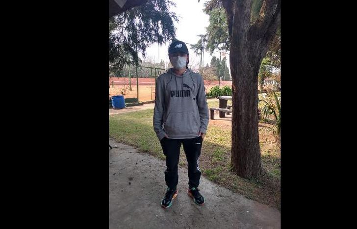 Llegó desde Colombia con el sueño de ser futbolista y mantiene su ilusión en pie.