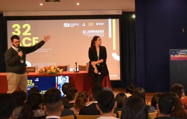 El evento está dirigido a estudiantes, graduados, docentes y al público en general.