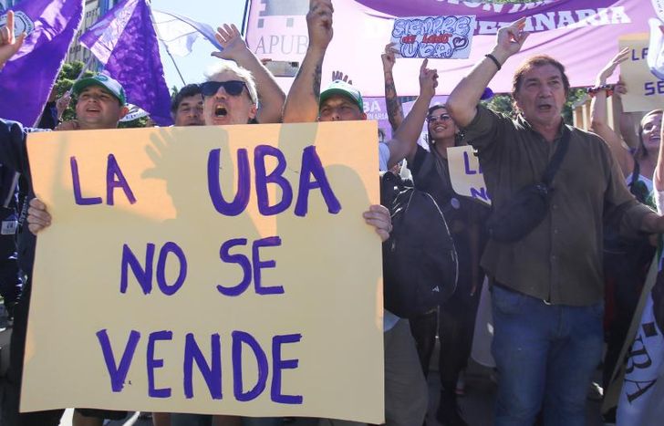 Multitudinaria reacción al desfinanciamiento de las universidad nacionales.