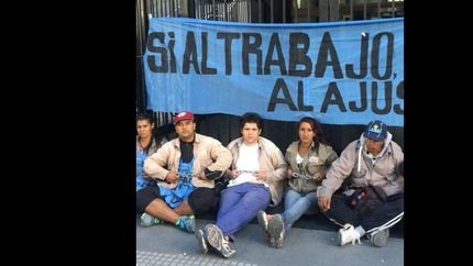 Se encadenaron para pedir trabajo