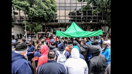 trabajadores de cresta roja quieren una salida definitiva al conflicto