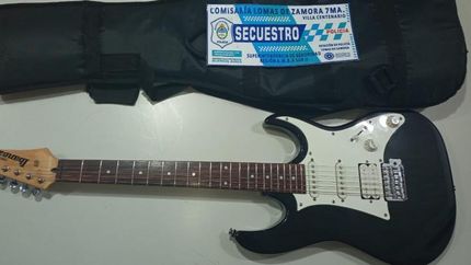Se trata de una guitarra eléctrica Ibañez GRX40.
