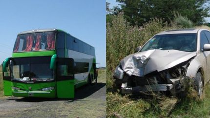El micro chocó con un auto y se le salieron dos ruedas.