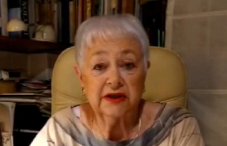 Alicia se mostró feliz por las traducciones de sus poemas.