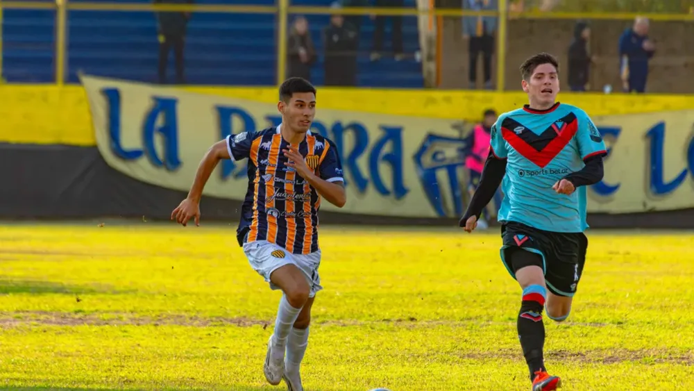 Brown de Adrogué venció a Dock Sud como visitante.