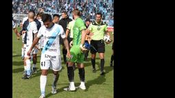 Firmó Salina y se fue Romero