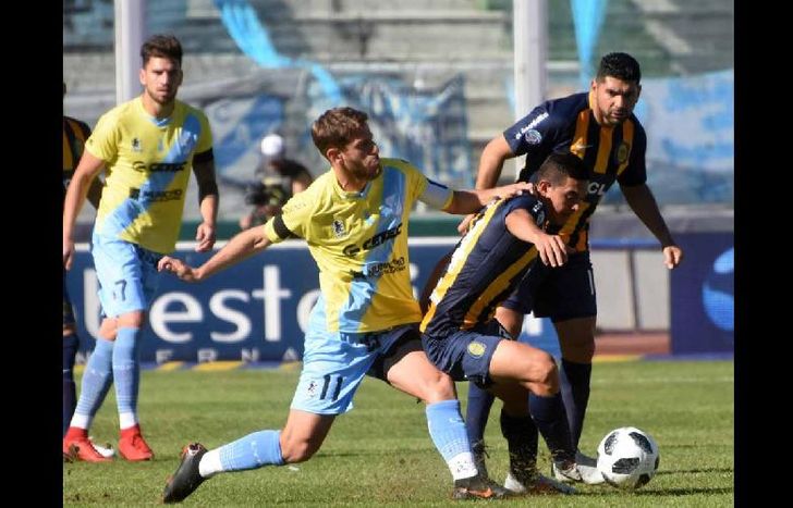 Di Lorenzo fue importante en la remontada del primer tiempo. Luego se cansó y fue sustituido.