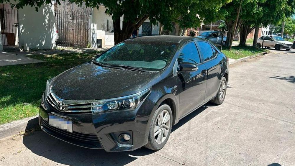 El auto que utilizaron los delincuentes durante el intento de robo.