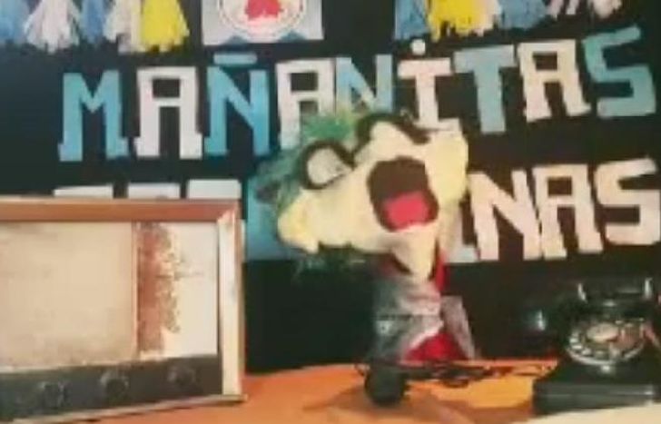 Simularon un programa de radio y participaron todos los alumnos.