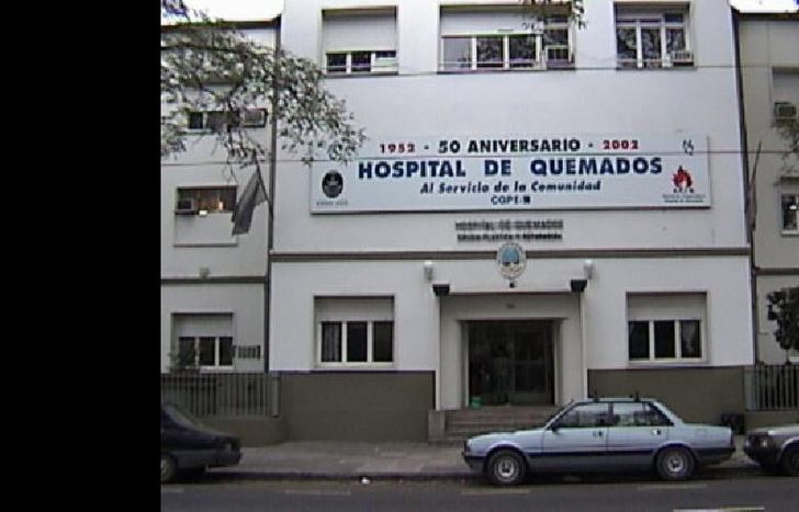 Las personas atacadas fueron trasladadas al hospital de quemados.