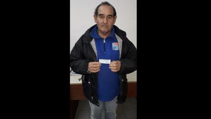 juan domingo tiene 66 años y votó en la escuela Nº90 de lomas.