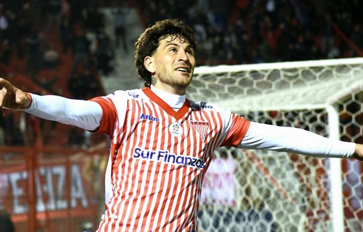 Mauricio Asenjo convirtió un golazo de cabeza para la victoria de Los Andes sobre Quilmes.