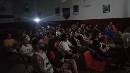 Diario La Unión | El Cine Club Turdera funciona en el salón del Rotary Club.