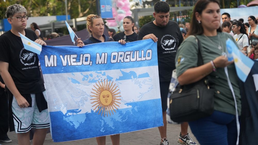 Lomas tuvo una emotivo encuentro a 44 años de Malvinas.
