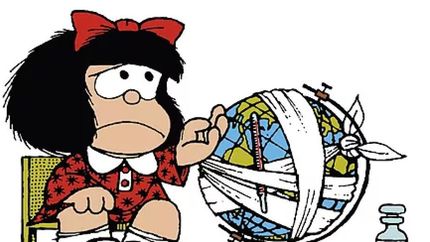 Mafalda y su globo terráqueo.