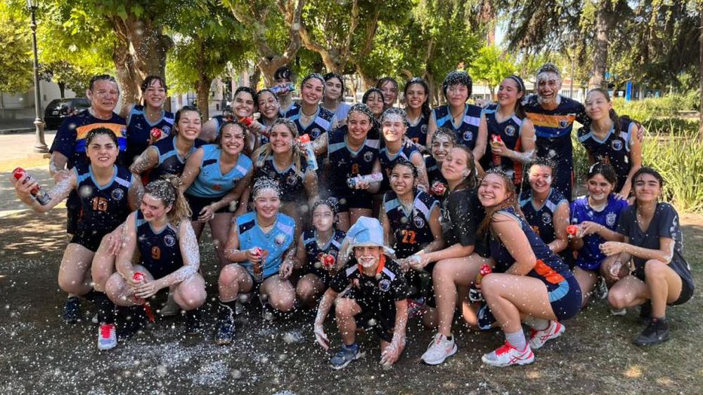 La alegría de las chicas tras cumplir el objetivo.