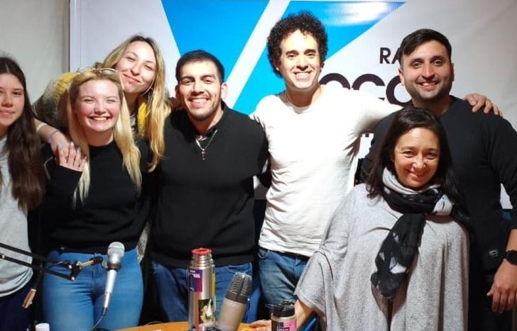 Festejan la década fusionando a los exalumnos con los actuales en una emisión que sale todos los miércoles.