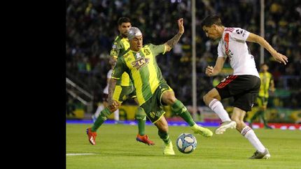 river gano y le metio presion a argentinos en la punta