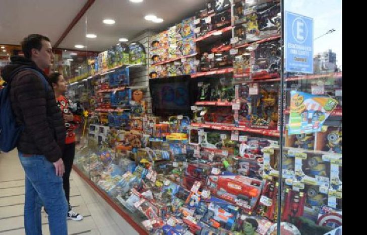 el 60 % de los encuestados afirmó que tiene que hacer más de un regalo.