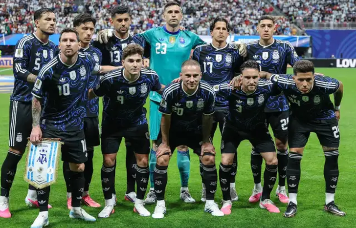 Los 11 de la Selección Argentina frente a Inglaterra.