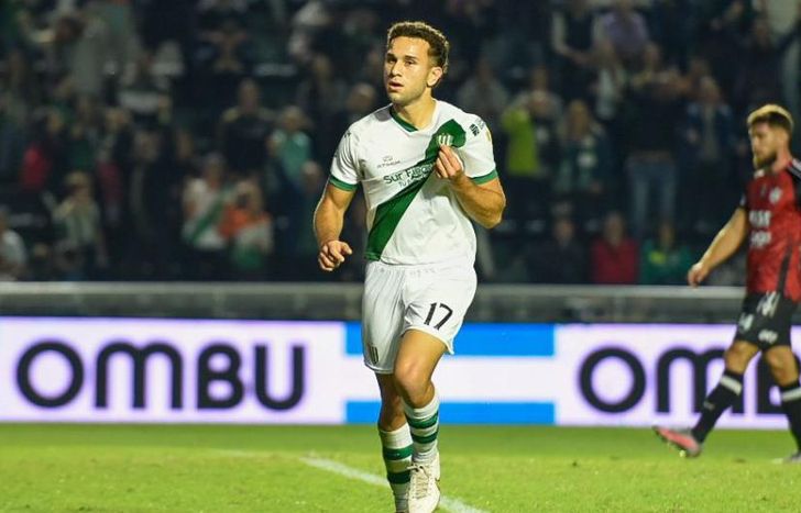 Juan Bisanz anotó el gol de la victoria.