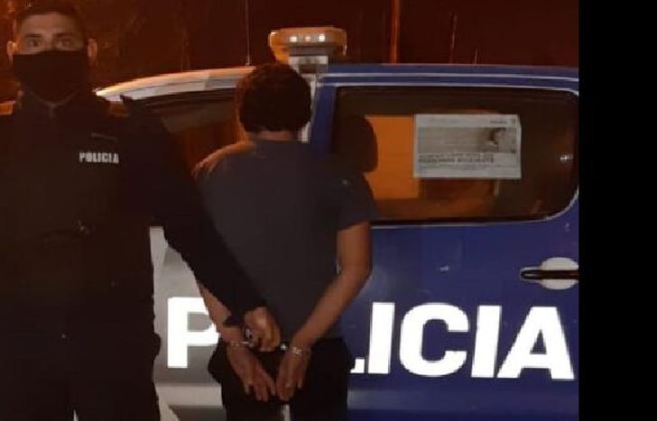 El menor fue detenido en la misma pizzería donde entró a robar.