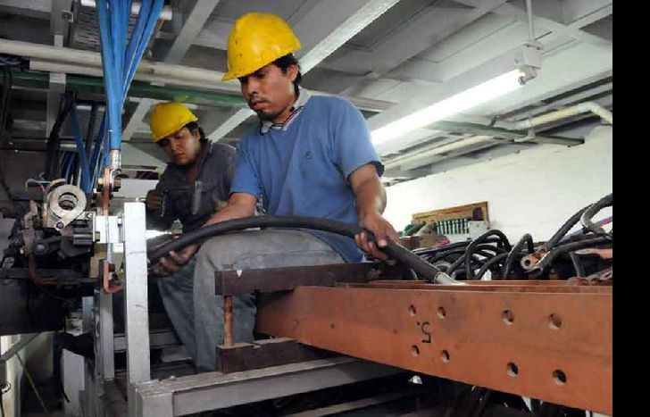 Un año con más despidos, cierres y caída en las ventas.