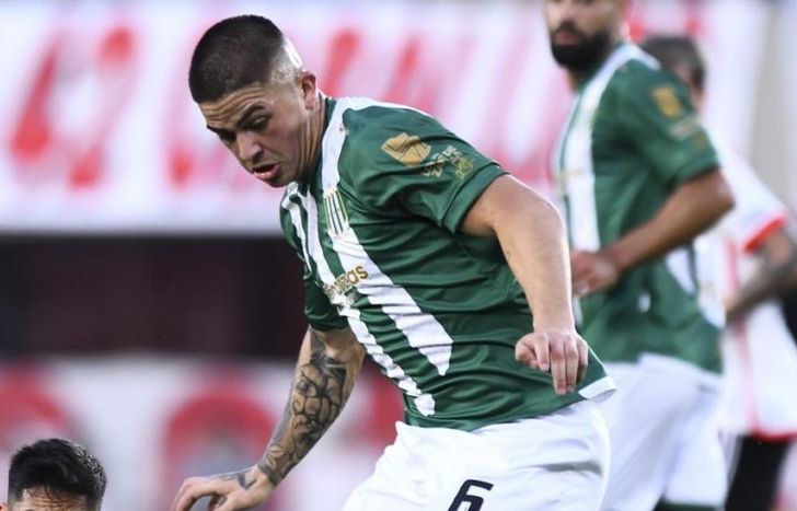 El futuro de Aarón Quirós estaría lejos de Banfield.