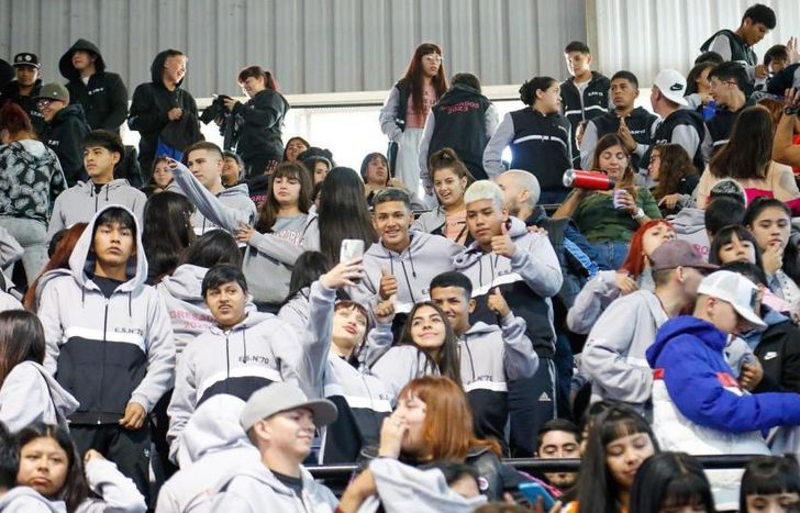 Lomas Egresa está destinado a escuelas públicas, privadas subvencionadas y especiales.