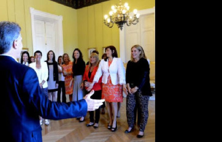 macri dia de la mujer