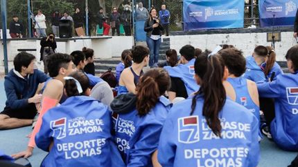 mas de 650 jovenes festejaron el dia olimpico en el parque eva peron