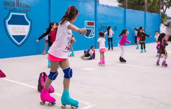 Chicas y chicos disfrutan de instalaciones nuevas y renovadas.