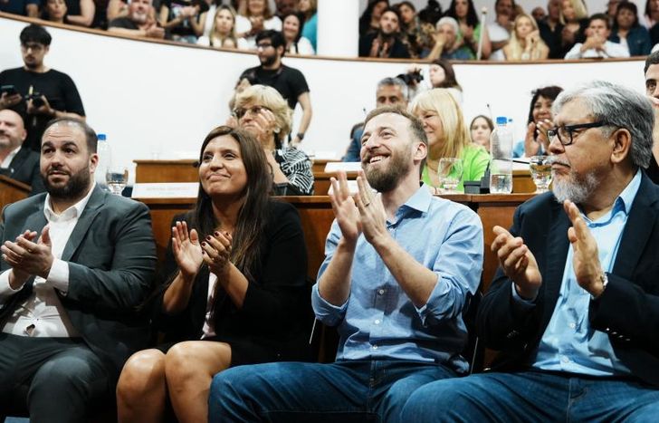 Otermín, junto a su esposa, Daniela Vilar, en el acto de asunción.