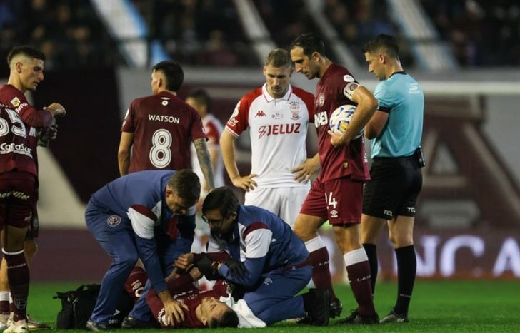 Peña Biafore, atendido en el estadio Centenario.