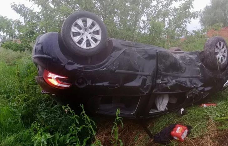 Así quedó el auto en el que viajaba el vecino de Lomas.