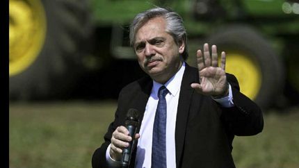 la gente ve una plaza llena y despues llega a su casa y tiene la heladera vacia