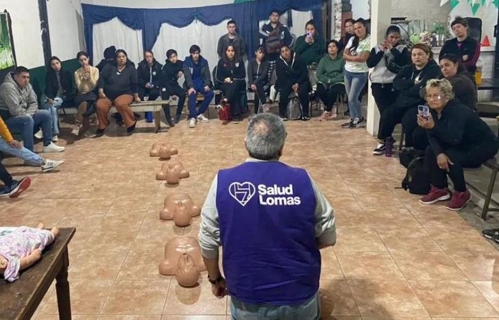 En las últimas semanas hicieron capacitaciones en clubes de barrio.