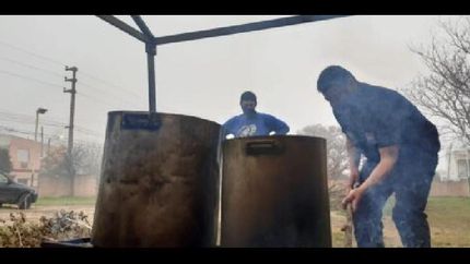 cada sábado desde abril que organizan las ollas populares.