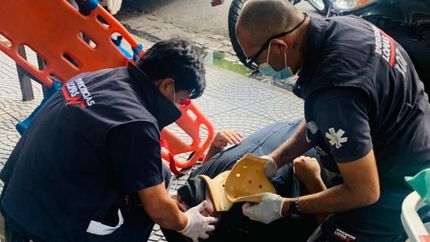 El procedimiento del personal de emergencias.