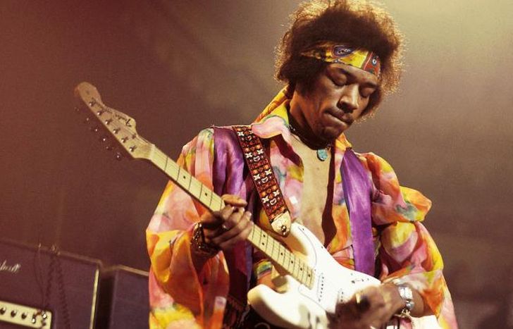Todos recuerdan cuando quemó su guitarra a modo de sacrificio.