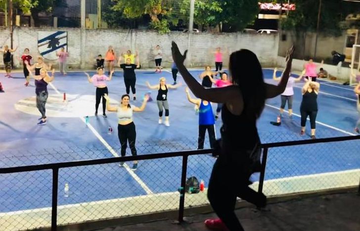 Con toda la energía zumbera.