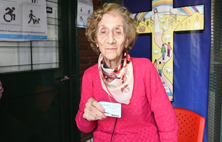 Nelly sufrió fractura de cadera y contó que lo que más le gusta de las elecciones es que gane el que ella vota.