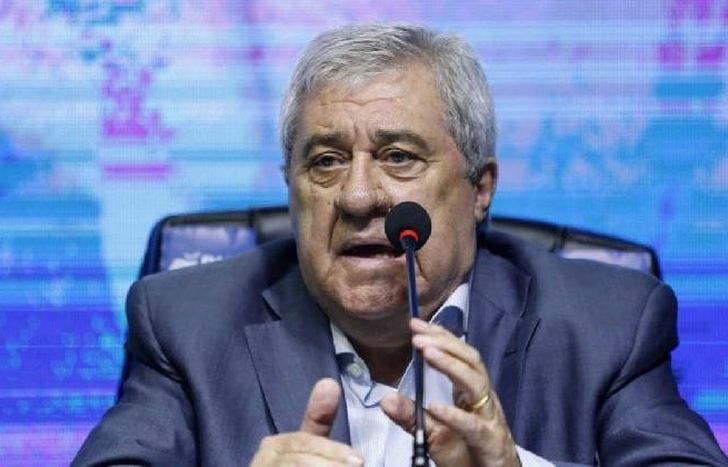 Amel puso en tela de juicio la responsabilidad de los dirigentes que pagan sueldos altos.
