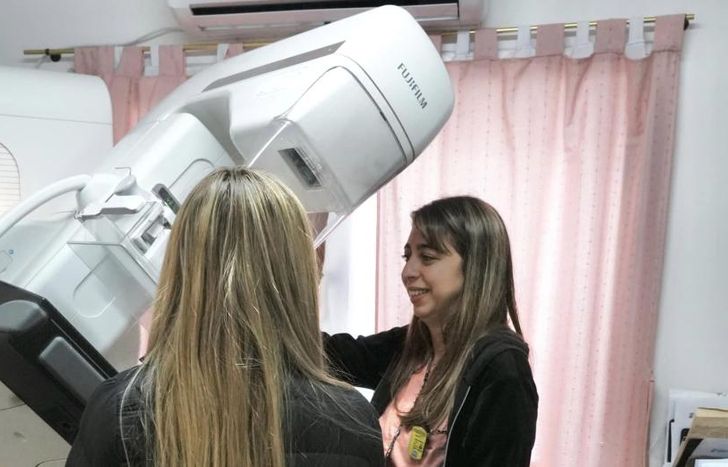 Hacen mamografías sin turno para cientos de vecinas.